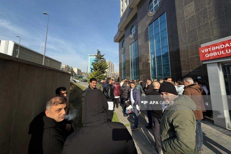 Azərbaycanın müxtəlif rayonlarından olan stomatoloqlar TƏBİB-in qərarına etiraz edir – FOTO