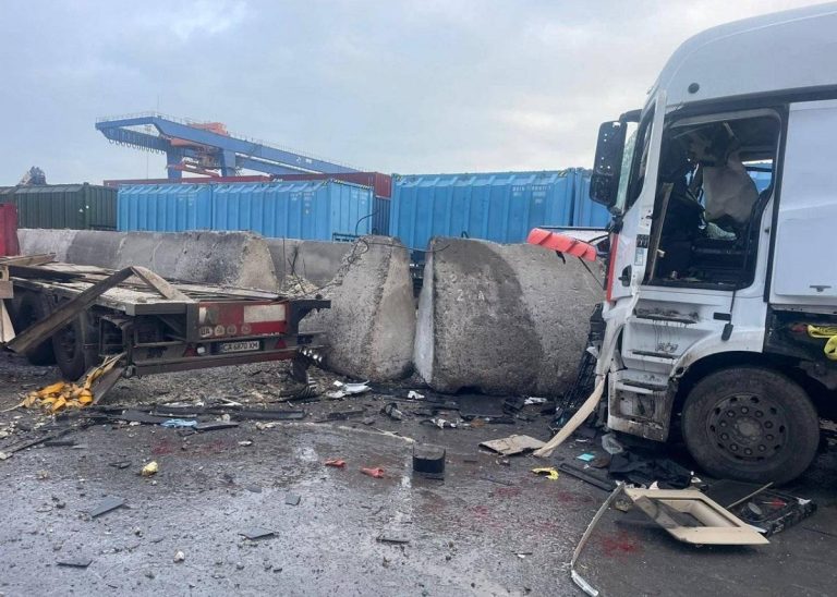 Rusiya Odessada iki limanı vurub, ölən və yaralananlar var