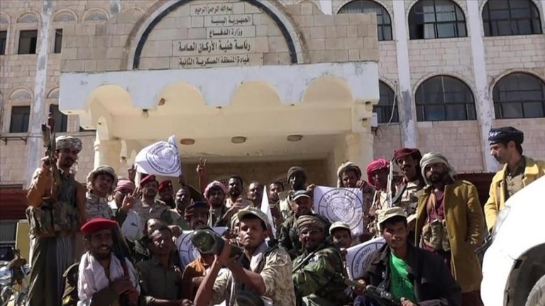 Yəmən hökuməti ölkənin cənub və şərq vilayətlərinə nəzarəti ələ alıb