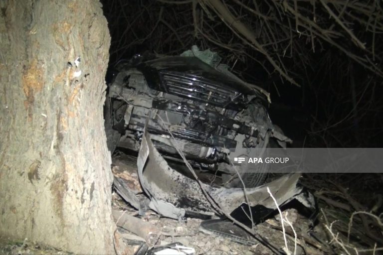 Ağdamda avtomobil ağaca çırpılıb, 3 nəfər xəsarət alıb  – FOTO – YENİLƏNİB