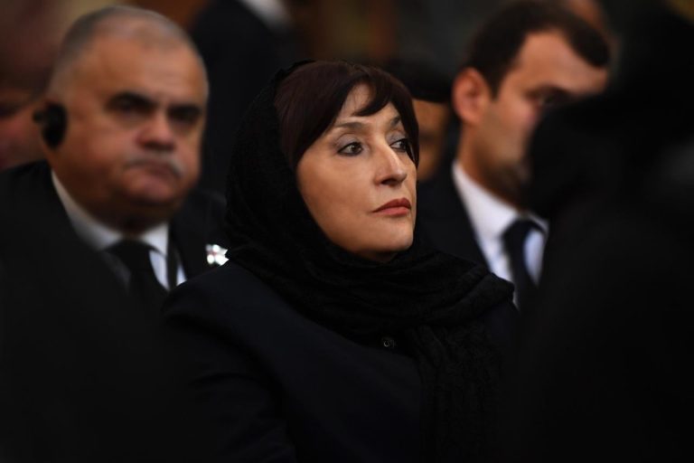 II İlya dəfn olunub, mərasimdə Sahibə Qafarova da iştirak edib – FOTOLENT