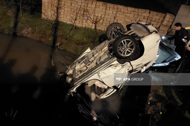 Lənkəranda avtomobil kanala aşıb, xəsarət alanlar var – YENİLƏNİB