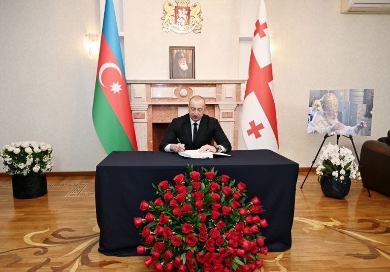 Prezident İlham Əliyev Gürcüstanın Azərbaycandakı səfirliyində olub, başsağlığı verib