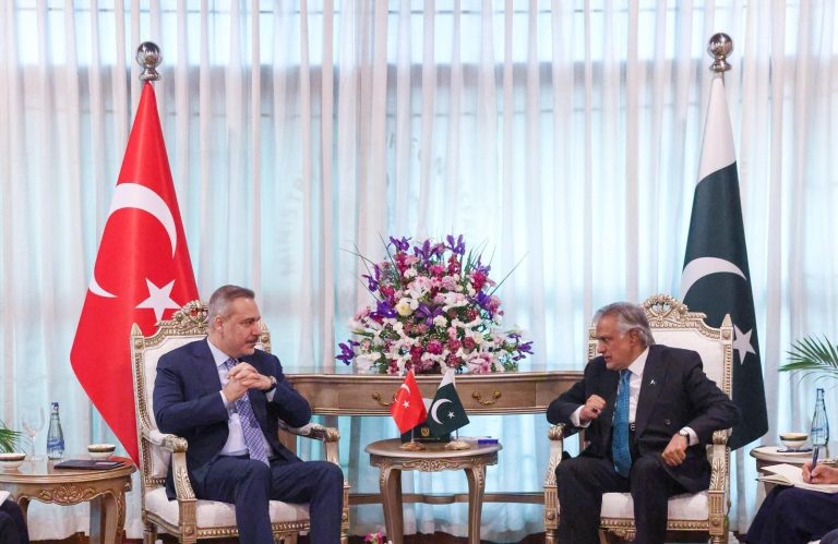 Türkiyə və Pakistan XİN başçılarının görüşü keçirilib