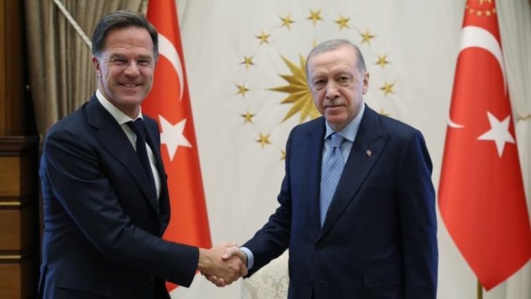 Ərdoğan NATO-nun Baş katibi ilə müharibəni müzakirə edib