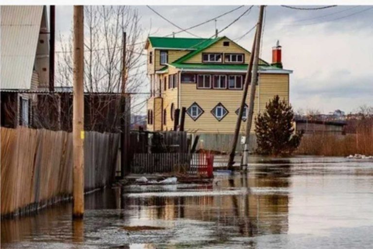 Rusiyada Tom çayı daşıb, 25 ev və 222 həyətyanı sahə su altında qalıb