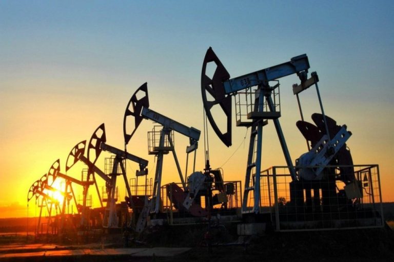 Dünya bazarlarında “Brent” neftinin qiyməti 98 dollardan aşağı enib