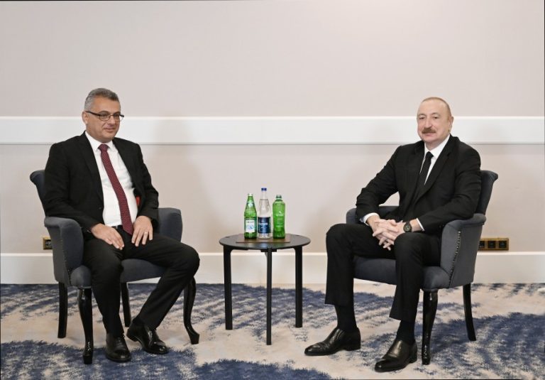 Dövlət başçısı Antalyada Şimali Kipr Prezidenti ilə görüşüb