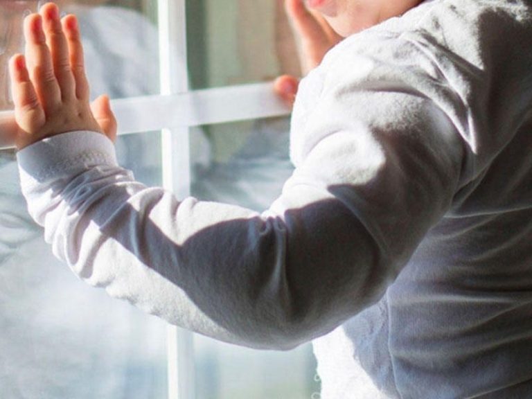 Bakıda üç yaşlı uşaq 4-cü mərtəbədən yıxılaraq ölüb