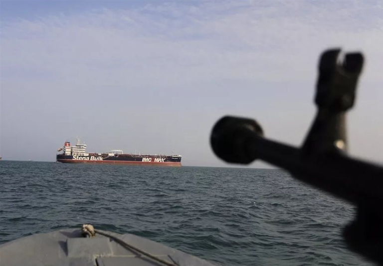 SEPAH-ın hərbi qayıqları Hörmüz boğazını keçməyə çalışan tankerə xəbərdarlıq etmədən atəş açıb – YENİLƏNİB