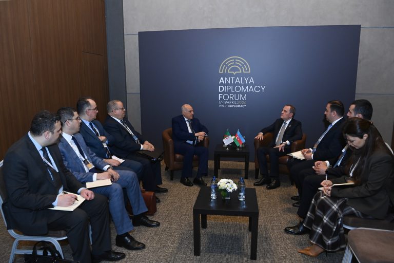 Azərbaycan-Əlcəzair əməkdaşlıq gündəliyi müzakirə olunub