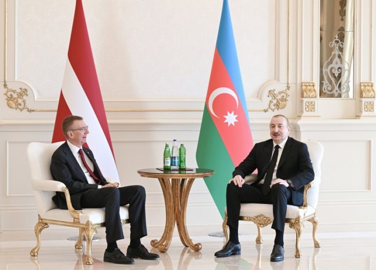 Prezident İlham Əliyevin Latviya Prezidenti ilə təkbətək görüşü olub