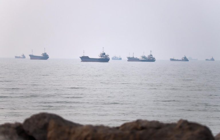 KİV: İran və Oman Hörmüz boğazından keçən üçüncü dəhlizlə bağlı müzakirələri davam etdirir