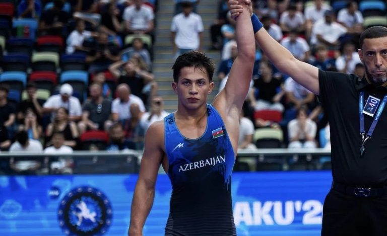 İsfahan Həsənov Bakıda keçirilən U-17 dünya çempionatının gümüş mükafatçısı olub