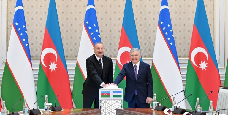İlham Əliyev və Şavkat Mirziyoyev Azərbaycanın Özbəkistanda həyata keçirdiyi layihələrin açılış və təməlqoyma mərasimində iştirak ediblər